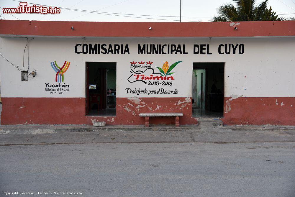 Immagine Facciata della stazione di polizia a El Cuyo, vicino a Tizimin, Messico - © Gerardo C.Lerner / Shutterstock.com