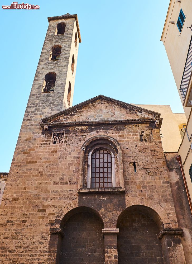 Immagine Facciata principale della cattedrale di San Cataldo a Taranto, Puglia. Venne costruita ad opera dei bizantini nella seconda metà del X° secolo in occasione dei lavori di ricostruzione della città voluti dall'imperatore Niceforo II° Foca.