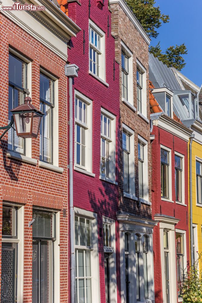 Immagine Facciate variopinte nel centro storico di Haarlem, Olanda.