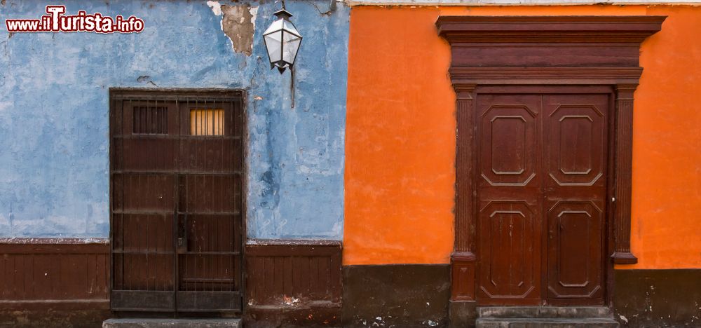 Immagine Facciate variopinte nel centro storico di Trujillo, La Libertad, Perù.