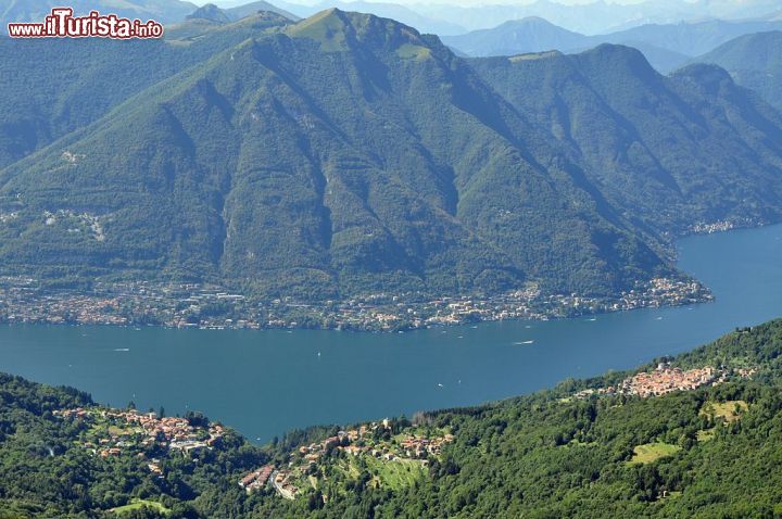 Immagine Faggeto Lario, e il panorama del Lago di Como. In questa foto sono visibil le sue frazioni principali: da sinistra si notano Molina,  Lemna  e più a destra Palanzo - © MaxAlp61 / Wikipedia