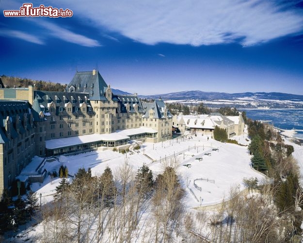 Immagine Fairmont Le Manoir Richelieu: questo celebre hotel, tra le principali attrazioni di La Malbaie, fu costruito una prima volta sul finire del XIX secolo, ma fu distrutto da un incendio nel 1928 e ricostruito a tempo di record pochi mesi più tardi - © Fairmont Le Manoir Richelieu