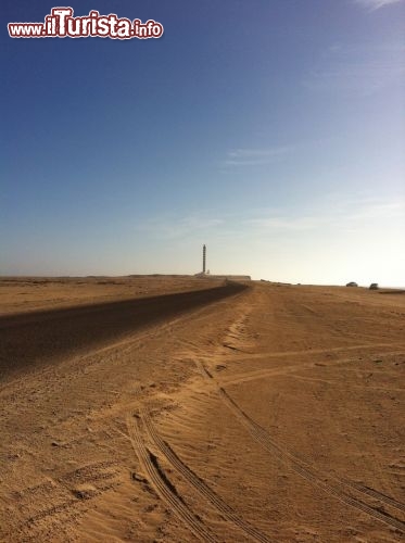 Immagine Il faro di Dakhla: è un lascito della colonia spagnola del secolo scorso. Da terra si salgono 240 gradini per arrivrae in cima.