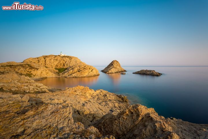 Immagine Un faro sulla costdella Balagne, vicino a Ile-Rousse, nord della Corsica