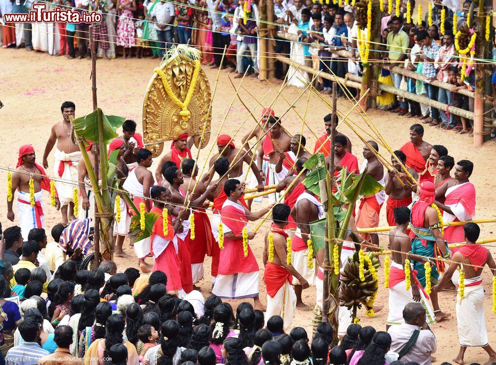 Immagine Festival al Neelakesi Devi Temple di Trivandrum, Kerala, India, con la battaglia fra Devi e Darikan - © AjayTvm / Shutterstock.com