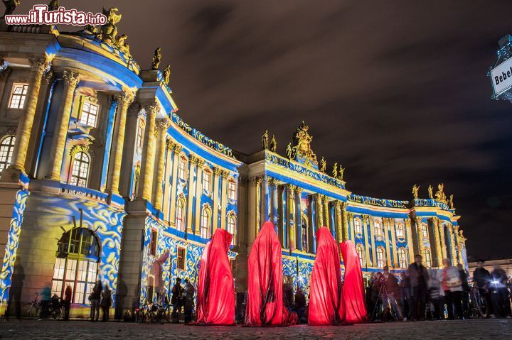 Immagine L'università di Humboldt a Berlino durante il Festival delle Luci