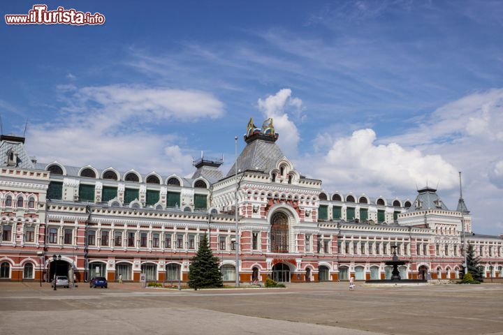 Immagine L'edificio della fiera di Nizhny Novgorod. Da secoli questa città è un importante snodo commerciale della Russia - foto © Sever180 / Shutterstock.com
