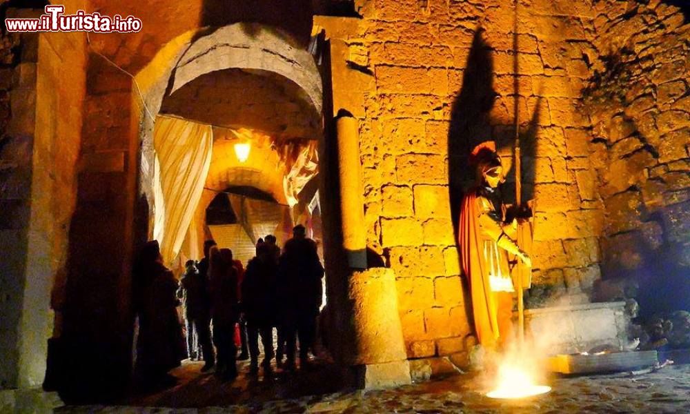 Immagine Figuranti a Civita di Bagnoregio durante il presepe vivente