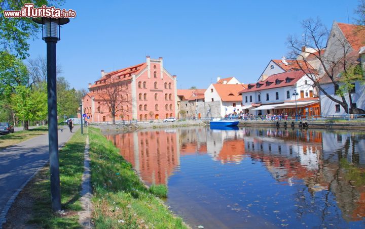 Immagine Una giornata primaverile nella città boema di Ceske Budejovice. La città fu fondata nel XIII secolo dal re Ottocaro II - foto © Tomas Smolek / Shutterstock.com