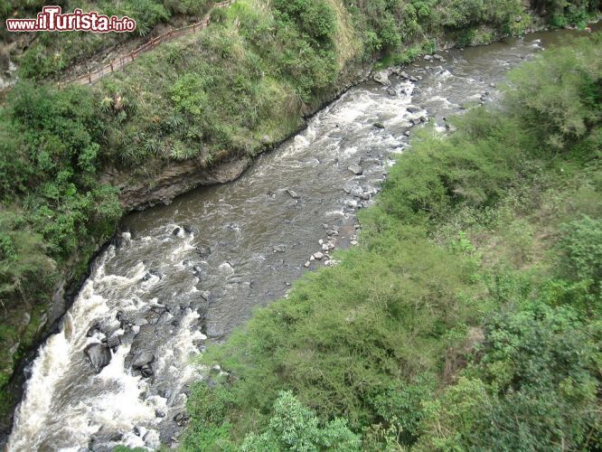 Immagine La regione dove sorge Ipiales è attraversata dalle acque del fiume Guáytara, che scorre proprio sotto il santuario de Las Lajas.