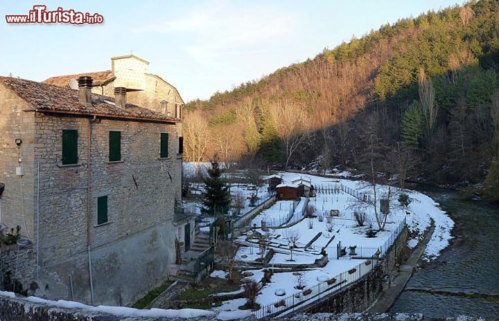 Immagine Il Fiume Montone in una fotografia invernale, a Portico di Romagna - © Zitumassin - CC BY 3.0 - Wikimedia Commons.