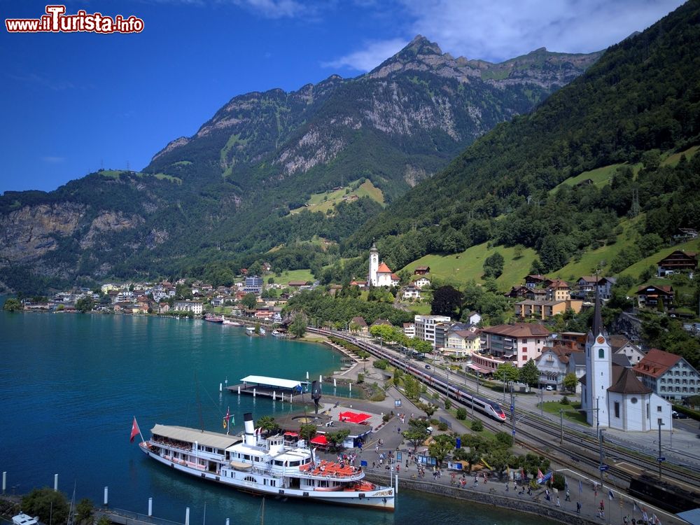 Immagine Fluelen sul lago di Uri in Svizzera, un ramo del lago dei Quatro Cantoni