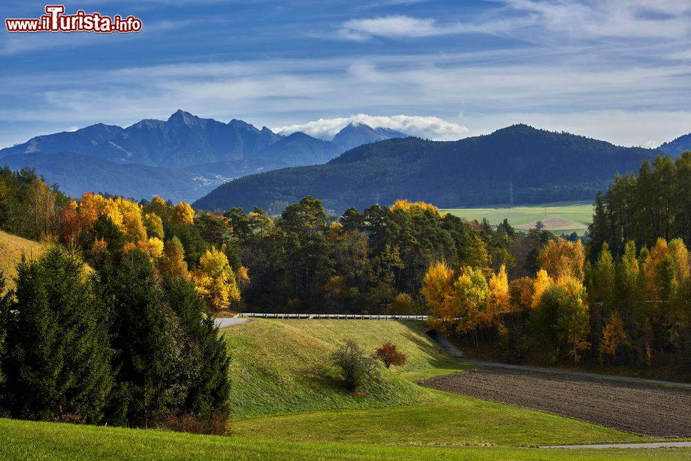 Immagine Foliage autunnale nelle Alpi attorno al villaggio di Sillian, Austria.