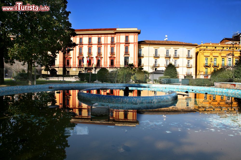 Immagine La bella fontana di Piazza Libertà a Avellino, Italia.