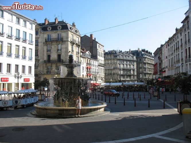 Immagine Fontana di Place Grenette a Grenoble, Francia.