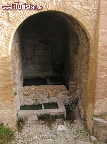 Immagine La Fontana Farrattini si trova in centro ad Amelia (Umbria).