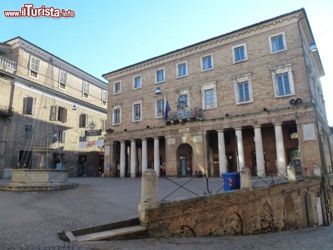 Immagine Fontana piazza della Repubblica, Urbino