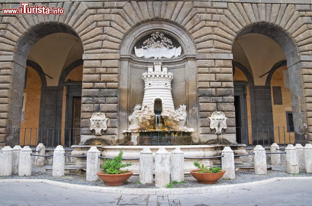 Immagine Fontana sulla facciata del Municipio di Nepi