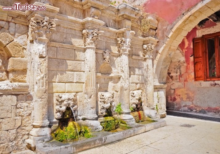 Immagine Fontana Veneziana a Rethymno, isola di Creta, Grecia - © mirc3a / Shutterstock.com