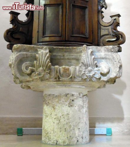 Immagine Fonte battesimale della chiesa di S Maria Assunta a Trevi nel Lazio - © MM - CC BY-SA 3.0 - Wikimedia Commons.