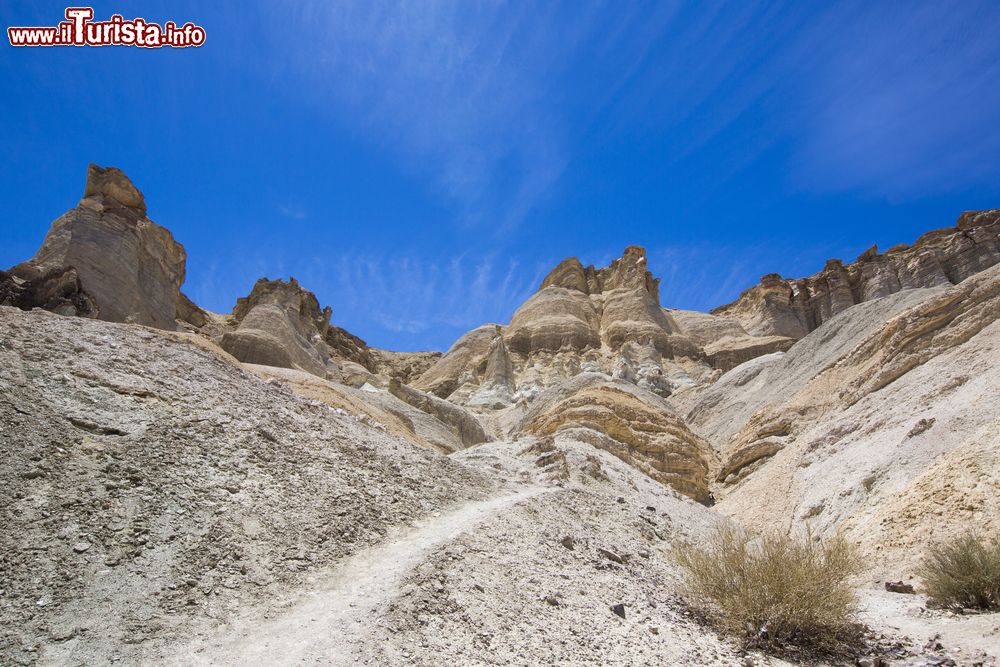 Immagine Incredibili formazioni rocciose a Calingasta chiamate "El Cerro El Alcazar" nella provincia di San Juan, Argentina.