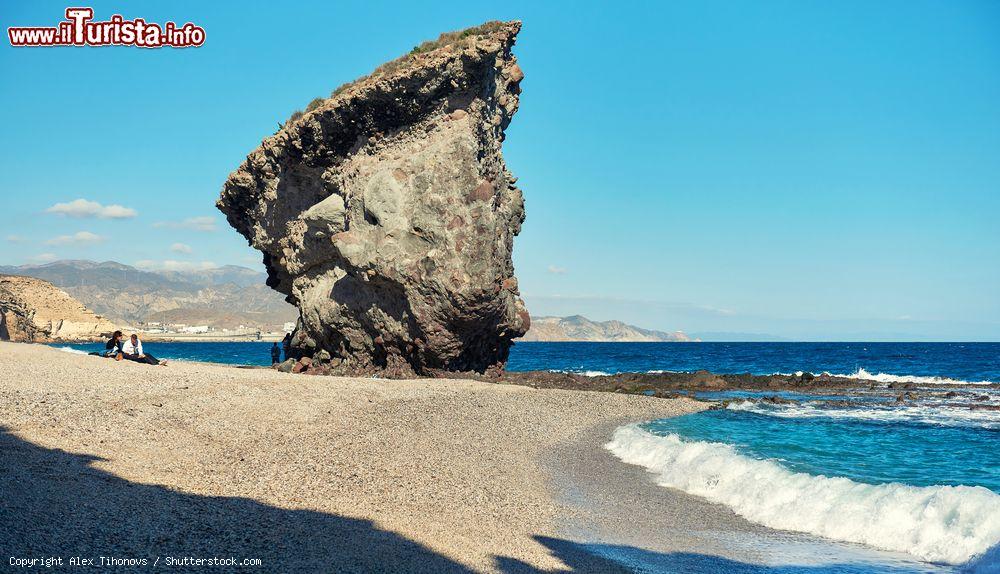 Immagine Formazioni rocciose a Playa de Los Muertos (Beach of the Dead) a Gabo de Gata-Nijar Natural Park, Carboneras, Spagna - © Alex Tihonovs / Shutterstock.com