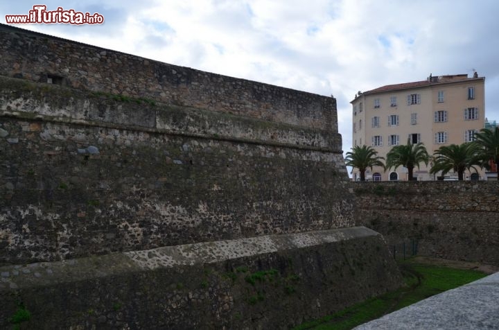 Immagine La fortezza di Ajaccio, tutt'ora sede militare, nella Cittadelle, cuore della città