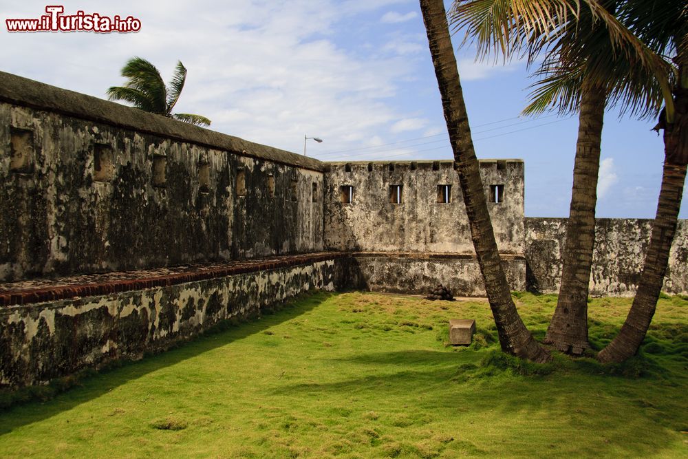 Immagine Mura di una fortezza spagnola nella città di Baracoa, nella provincia di Guantànamo (Cuba).