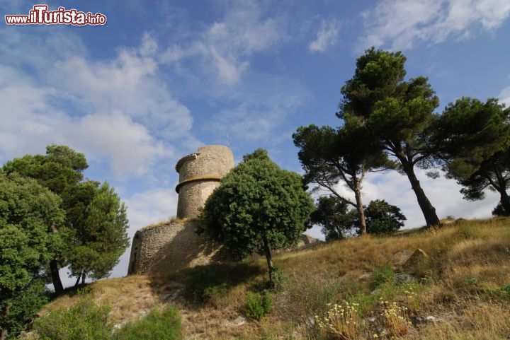 Immagine Fortificazione a St. Hilaire vicino a Limoux in Francia - © Claudio Giovanni Colombo / Shutterstock.com