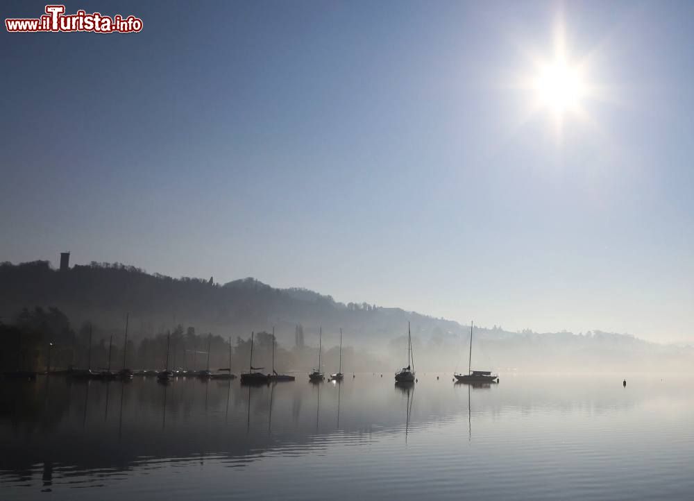 Immagine Foschia densa sul lago di Viverone in Piemonte