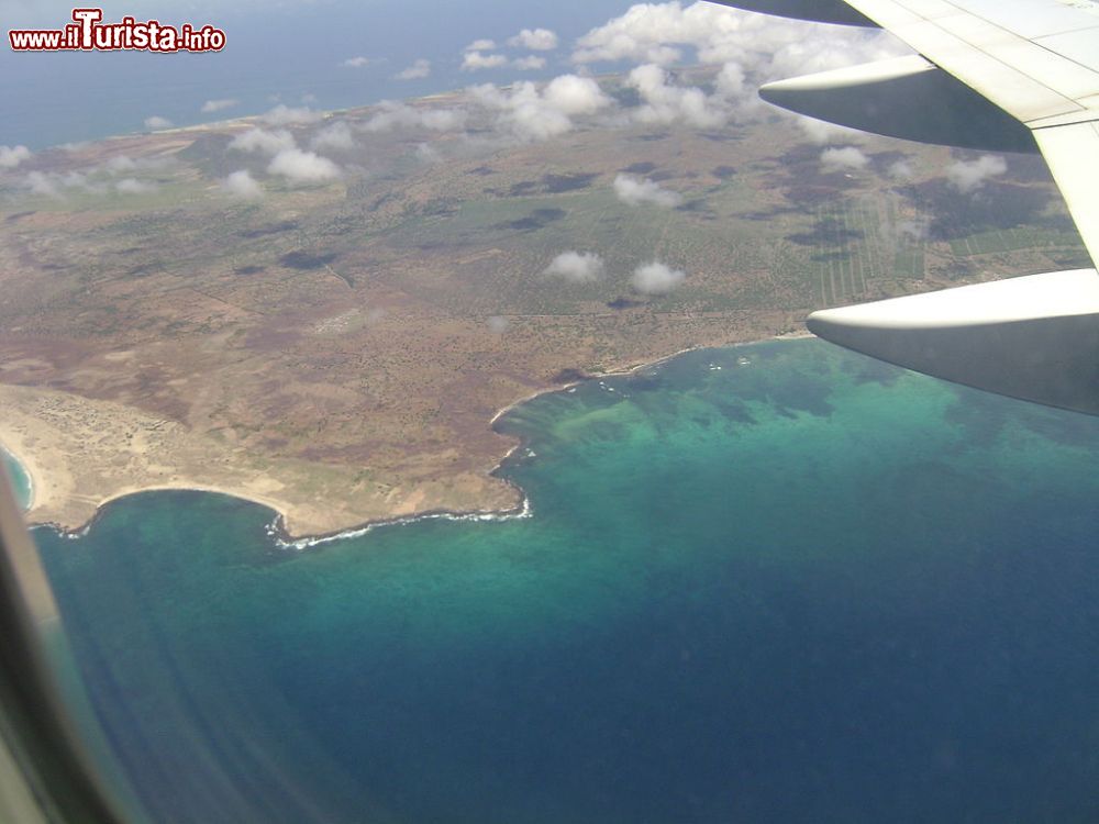 Immagine Foto aerea di Maio, l'isola parte del gruppo delle Isole di Sotavento, nell'arcipelago di Capo Verde.
