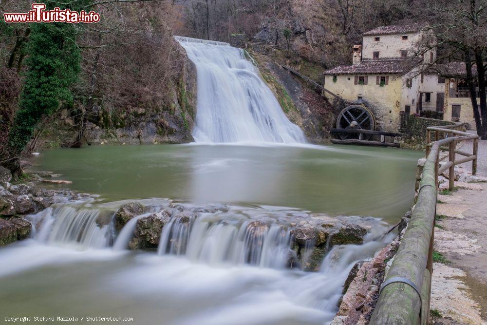 Immagine Foto con lunga esposizione alla cascata del Molinetto dela Croda a Refrontolo. - © Stefano Mazzola / Shutterstock.com
