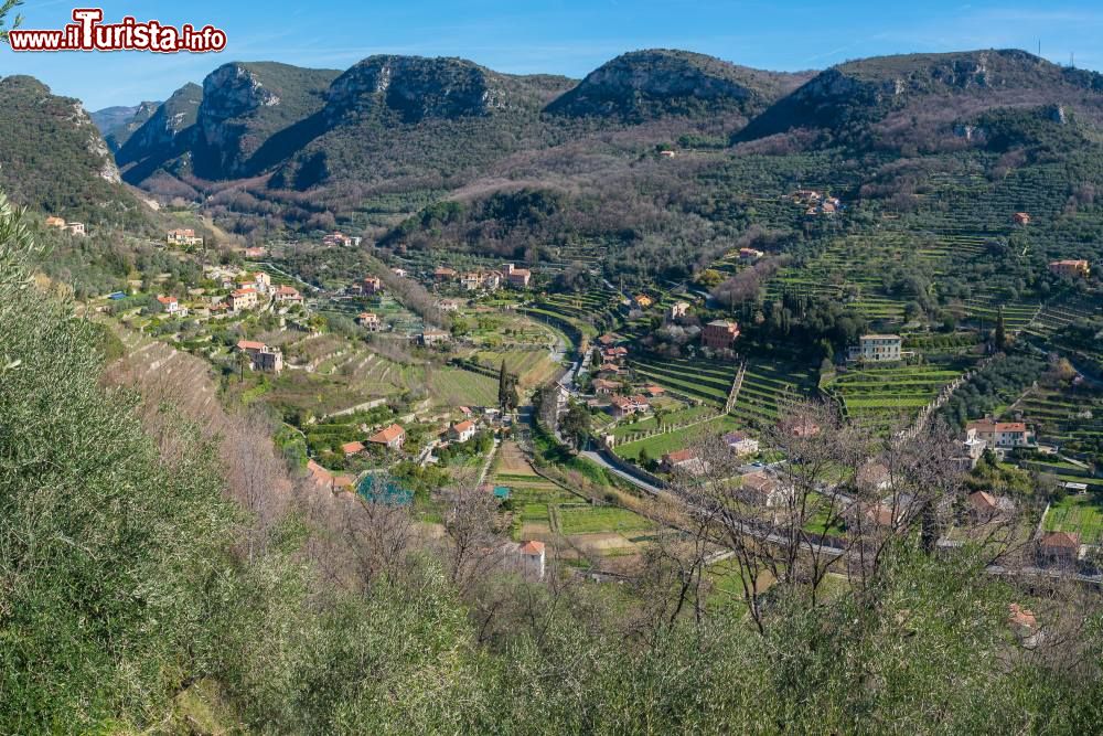Immagine Foto dall'alto della vallata di Finalborgo, Riviera di Ponente (Liguria)