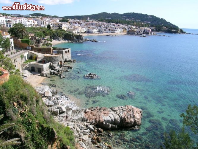 Immagine Il mare cristallino di fronte a Calella de Palafrugell: come in tutta la Costa Brava, le acque del Mediterraneo sono straordinariamente belle da vedere, ma anche piuttosto fredde - foto © Carles Ferrer - Fotolia.com