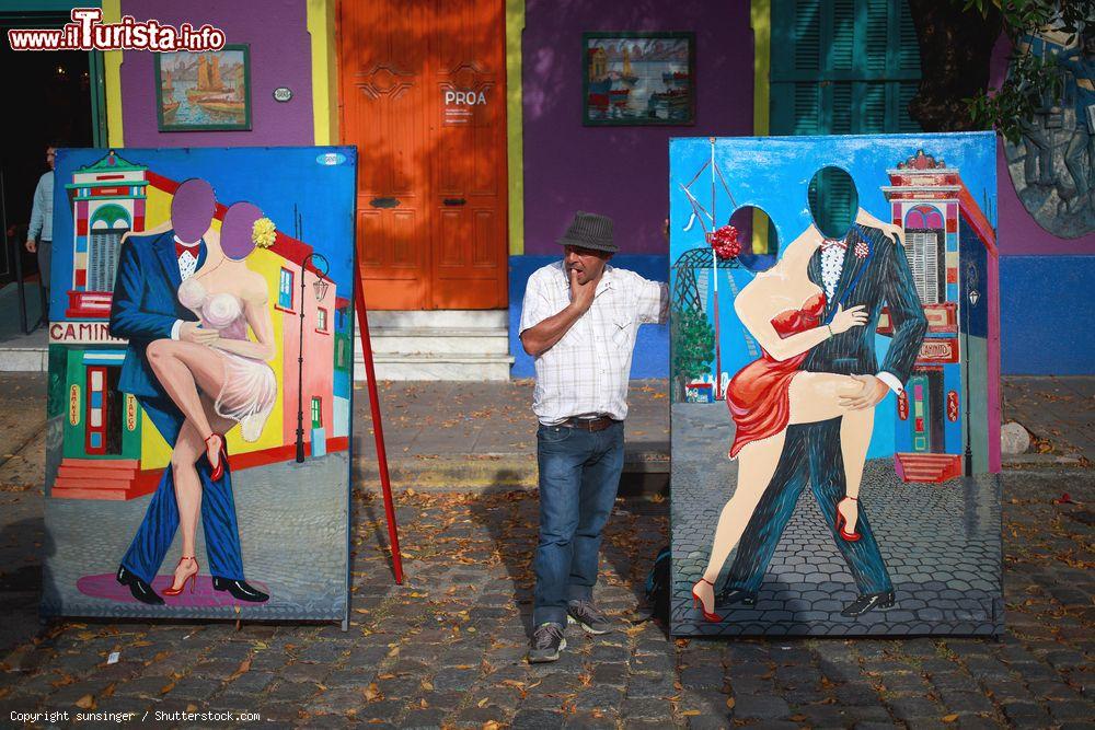 Immagine Foto ricordo a tema Tango sulla strada del Caminito a Buenos Aires, la capitale dell'Argentina - © sunsinger / Shutterstock.com
