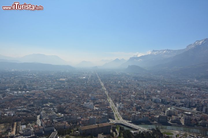 Immagine Fotografia dall'alto della Bastille della città di Grenoble, Francia.