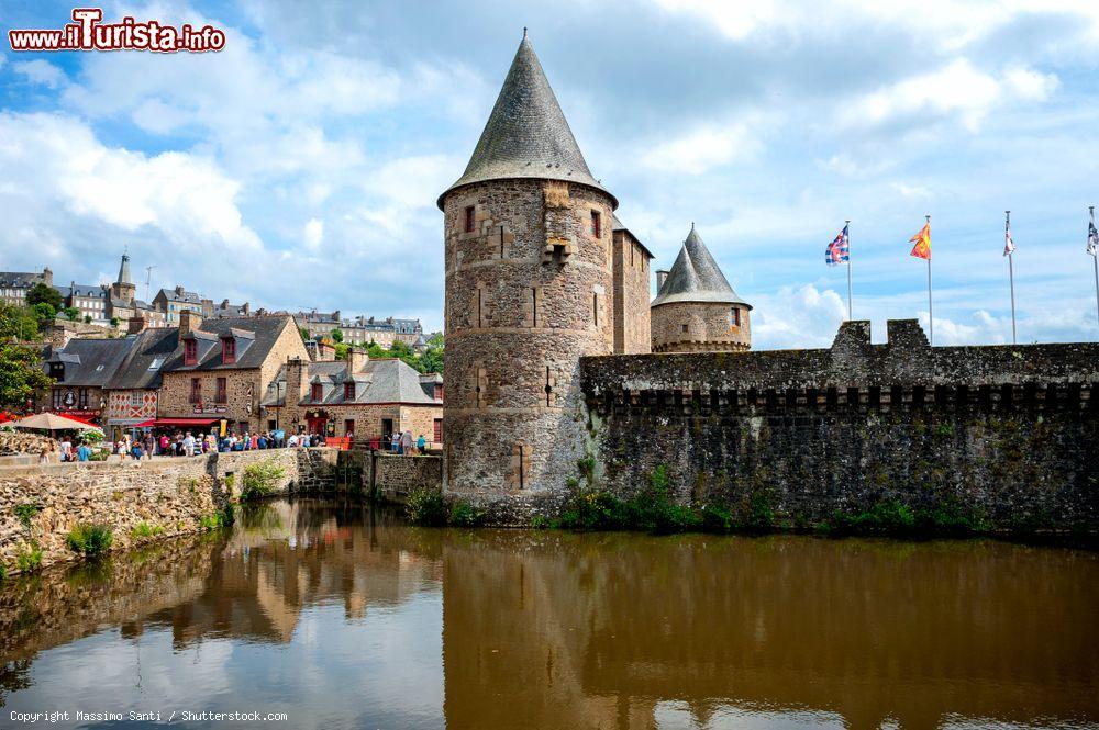 Immagine Fougères, Bretagna: il castello medievale e la città della Francia. Questa bella località ha dato i natali al pittore Emmanuel de La Villéon, artista e illustratore post-impressionista - © Massimo Santi / Shutterstock.com