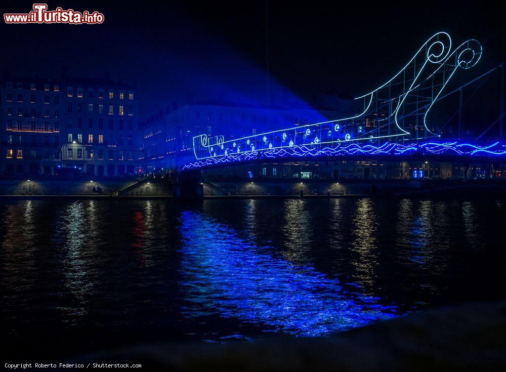 Immagine Festa delle Luci (Fête des Lumières): la città di Lione, attraversata dai fiumi Rodano e Saona, ospita ogni anno a dicembre uno dei festival delle luci più importanti d'Europa - foto © Roberto Federico / Shutterstock.com