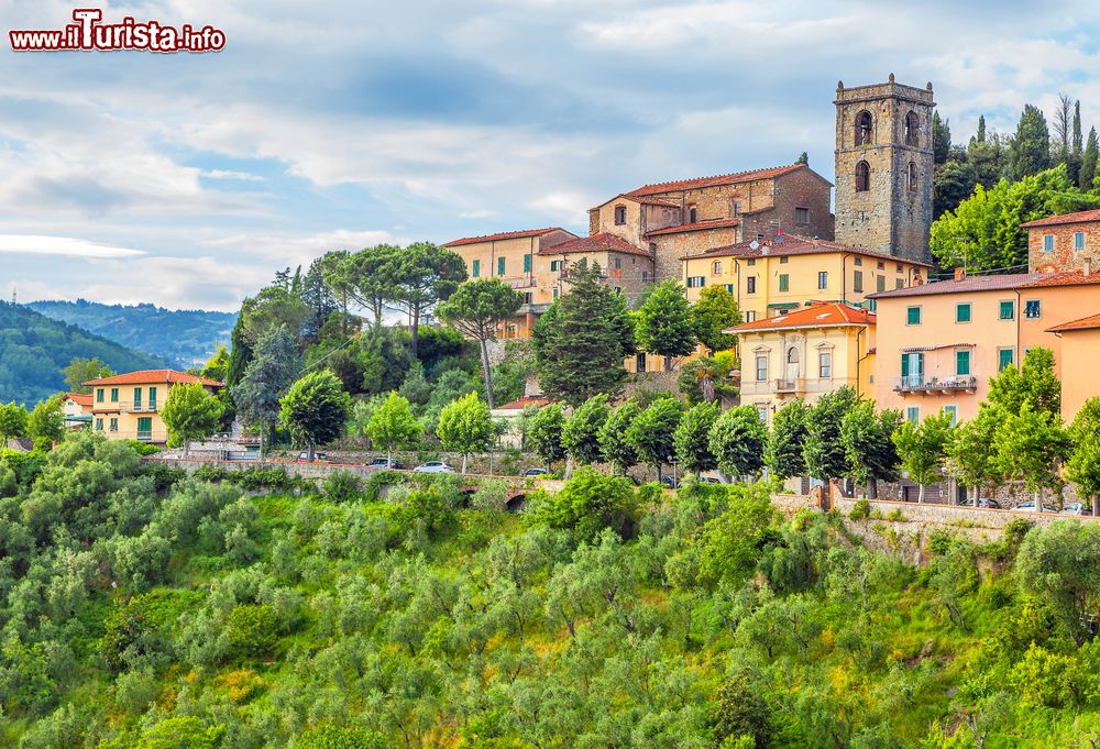 Immagine Frazione di Montecatini Alto, Pistoia, Italia. Una bella immagine di questo villaggio medievale che un tempo si chiamava Montecatini Val di Nievole e fu capoluogo autonomo sino al 1940.
