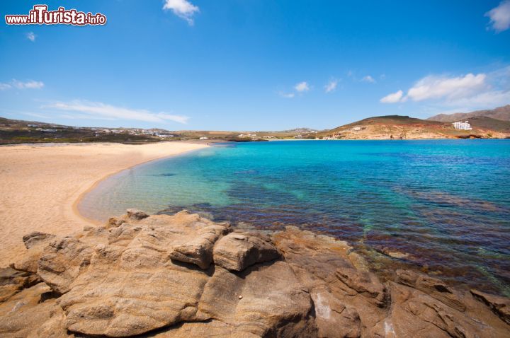 Immagine La spiaggia di Ftelia beach a Mykonos, isole Cicladi in Grecia - © Sogno Lucido / Shutterstock.com