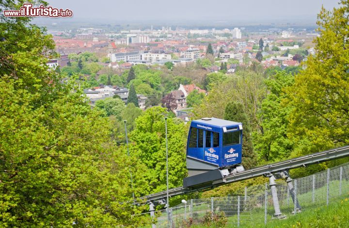 Immagine La funicolare (Schlossbergbahn, in tedesco) collega il centro della città di Friburgo in Brisgovia con la collina adiacente detta Schlossberg - foto © katatonia82 / Shutterstock.com