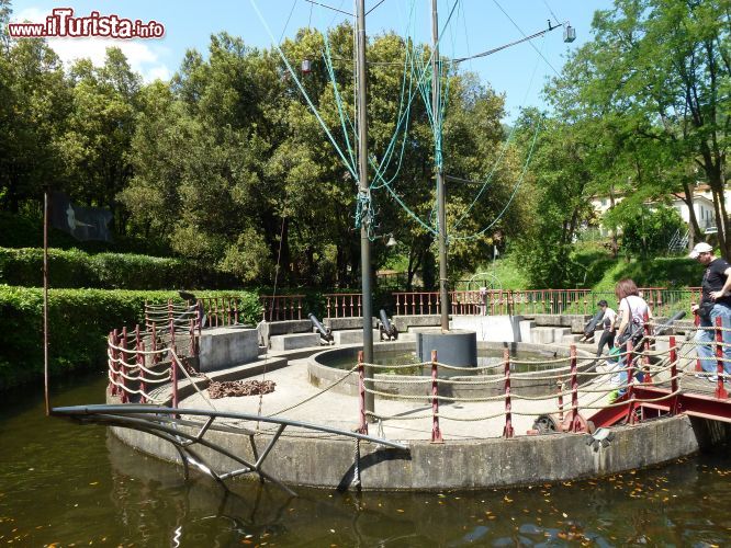 Immagine All'interno del Parco di Pinocchio, a Collodi, sono presenti i personaggi, le ambientazioni della fiaba e altre attrazioni ispirate al mondo fantastico, come il galeone dei pirati.