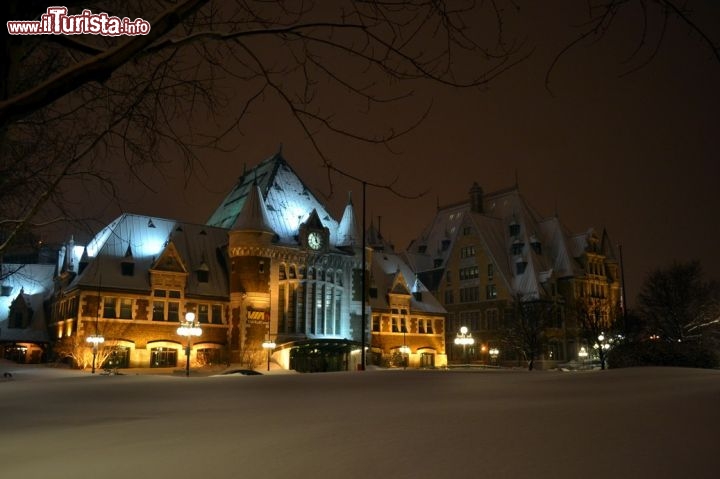 Immagine Gare du Palais, Ville de Quebec: la splendida stazione dei treni di Ville de Québec, sembra un castello rinascimentale francese. Fu inaugurata nel 1916. Si trova a breve distanza dal Mercato del Porto Vecchio.