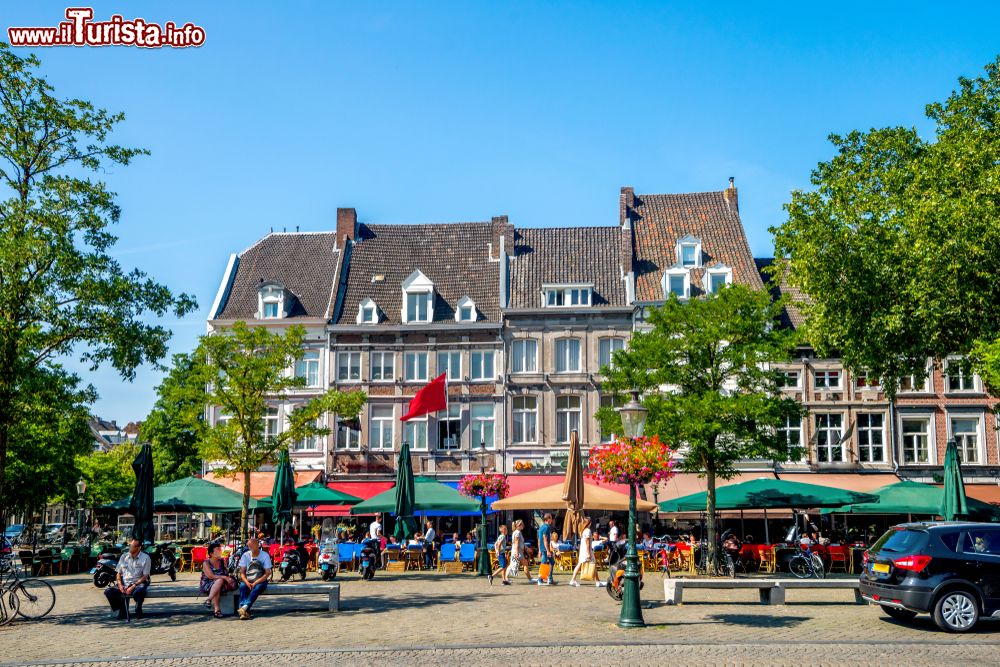 Immagine Gente nei locali del centro cittadino di Maastricht, Olanda.