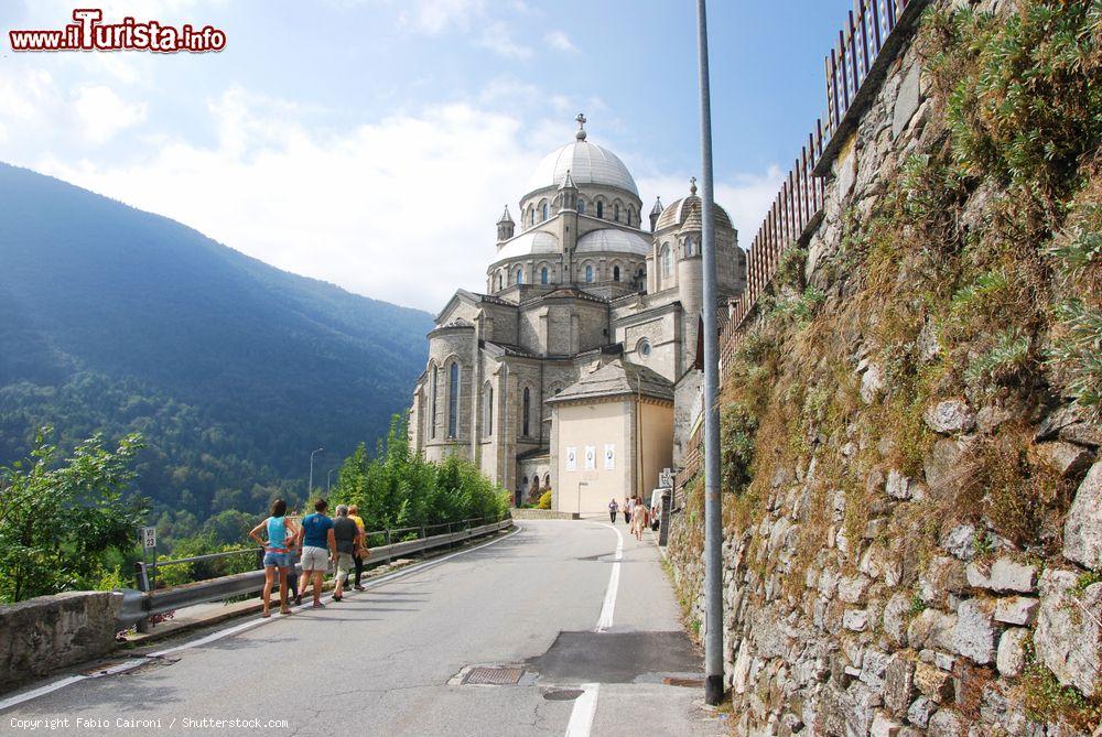 Immagine Gente nei pressi del santuario della Madonna del Sangue a Re (Piemonte). Meta di vari pellegrinaggi dal circondario, questo edificio è luogo di culto  di riferimento della Val Vigezzo - © Fabio Caironi / Shutterstock.com