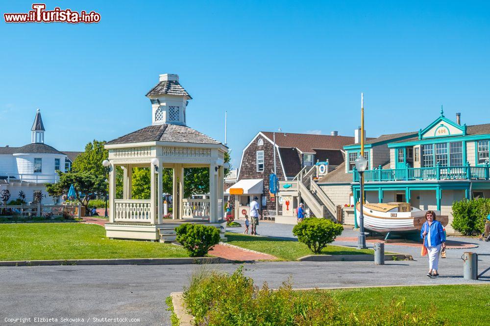 Immagine Gente nel centro storico di Montauk, New York, USA  - © Elzbieta Sekowska / Shutterstock.com