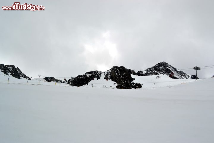 Immagine Ghiacciaio, Valle dello Stubai: è probabilmente il punto più spettacolare della valle. In estate, parte del ghiacciaio è preservata anche grazie ad una speciale copertura isolante che consente di mantenere la temperatura a livelli adeguati.