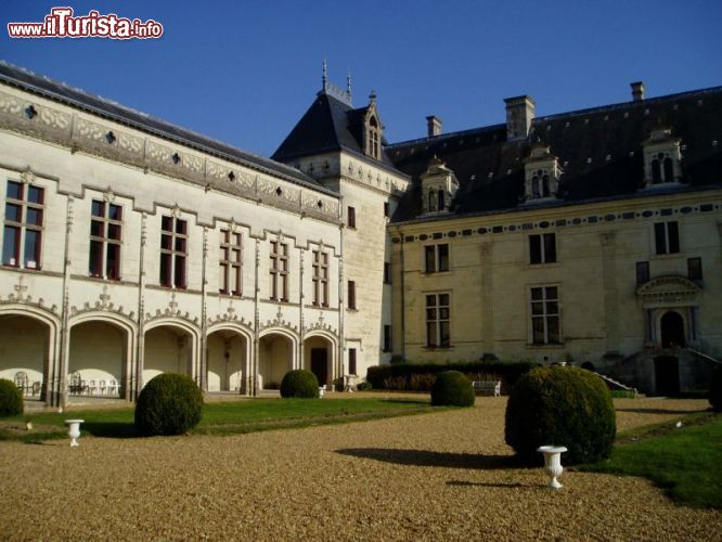 Immagine Un dettaglio dei giardini del complesso del Castello di Brézé in Francia - © www.chateaudebreze.com