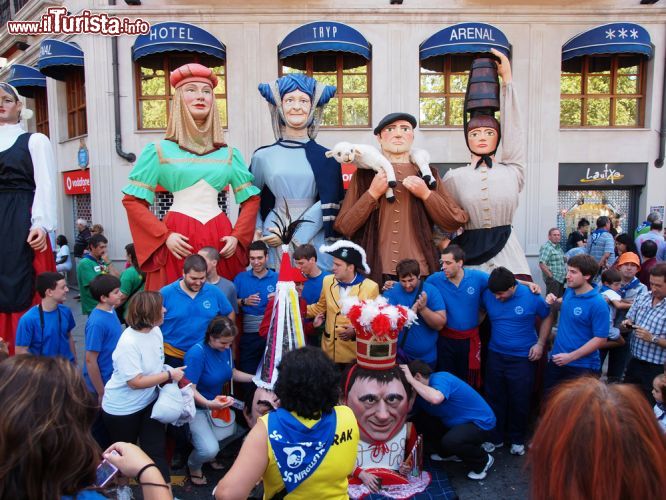 Immagine Personaggi "Gigantes y Cabezudos" durante i festeggiamenti della Semana Grande de Bilbao che si scolge tutti gli anni nel mese di agosto - foto © Jarno Gonzalez Zarraonandia / Shutterstock