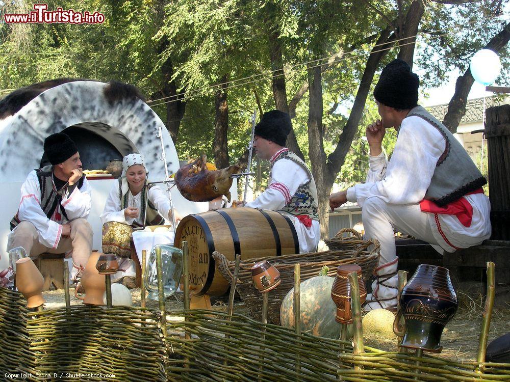 Immagine Il giorno della celebrazione del vino a Chisinau, Moldavia. Il paese, e in particolare la capitale Chisinau, vanta un'importante tradizione vitivinicola tanto che ogni anno viene celebrata la festa del vino - © Irina B / Shutterstock.com